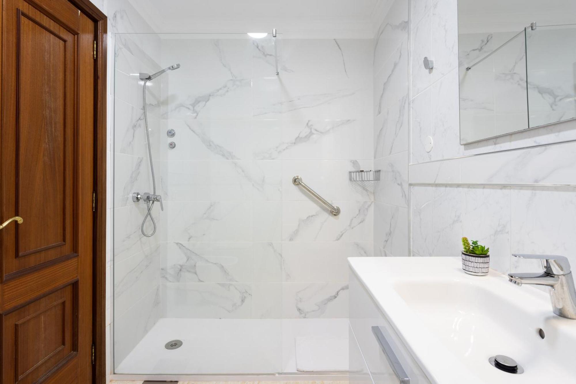 Appartamento New Bright And Central With 2 Bedrooms